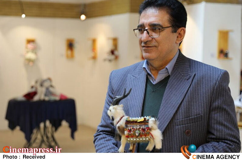 در بخش «عروسکها» به وجد آمدم/ «عروسک» تنها یک «اسباببازی» نیست بلکه نمادی هویتی، تمدنی و فرهنگی است! در بخش «عروسکها» به وجد آمدم/ «عروسک» تنها یک «اسباببازی» نیست بلکه نمادی هویتی، تمدنی و فرهنگی است!