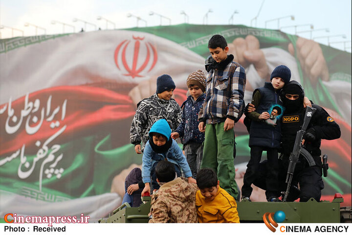 این همه «لشکر» فقط به «عشق رهبر» آمده بود؛ «دولتمردان» لطفا جوگیر نشوند و سوء استفاده نکنند!