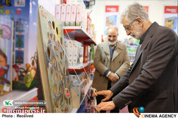 «اسباب‌بازی» بار فرهنگی را باخود وارد کشور می‌کند/ «نمایشگاه اسباب‌بازی» به شکل گردشی در تمام استان‌های کشور برگزار شود