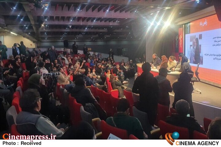 مصباح: «بیلبورد» از نگاه من یک فیلم عرفانی است/ سینمای اجتماعی در تابوت، رو به قبله و آماده دفن است