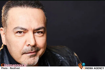 فریبرز عرب‌نیا: من مخالف پادشاهی و استبداد فردی‌ام + فیلم