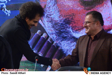 نشست خبری <a href='https://sayeb.ir/tag/%d9%81%db%8c%d9%84%d9%85-%d8%b3%db%8c%d9%86%d9%85%d8%a7%db%8c%db%8c-%d8%ac%d8%a7%d9%86%d8%b4%db%8c%d9%86'></div>فیلم سینمایی جانشین</a>