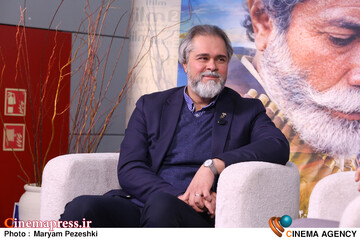 حاشیه روز هشتم <a href='https://sayeb.ir/tag/%d8%ac%d8%b4%d9%86%d9%88%d8%a7%d8%b1%d9%87-%d9%81%db%8c%d9%84%d9%85-%d9%81%d8%ac%d8%b1'></div>جشنواره فیلم فجر</a> 18 بهمن 1404 فریدزاده