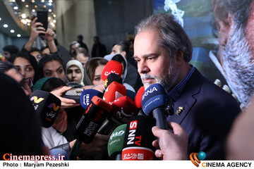 حاشیه روز هشتم <a href='https://sayeb.ir/tag/%d8%ac%d8%b4%d9%86%d9%88%d8%a7%d8%b1%d9%87-%d9%81%db%8c%d9%84%d9%85-%d9%81%d8%ac%d8%b1'></div>جشنواره فیلم فجر</a> 18 بهمن 1404 فریدزاده