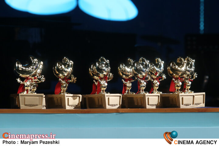 تندیس زرین و جایزه ۶۰۰ میلیون تومانی «بازی سال» به «محافظان کوچک؛ آخرین امید» رسید/ «آنها» صاحب دیپلم افتخار و جایزه ۳۰۰ میلیون تومانی «بازی سال» شد
