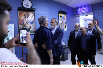 بازدید رئیس سازمان سینمایی از آسیب های جنگ تحمیلی سوم بر سینما شکوفه 16 اردیبهشت 1405