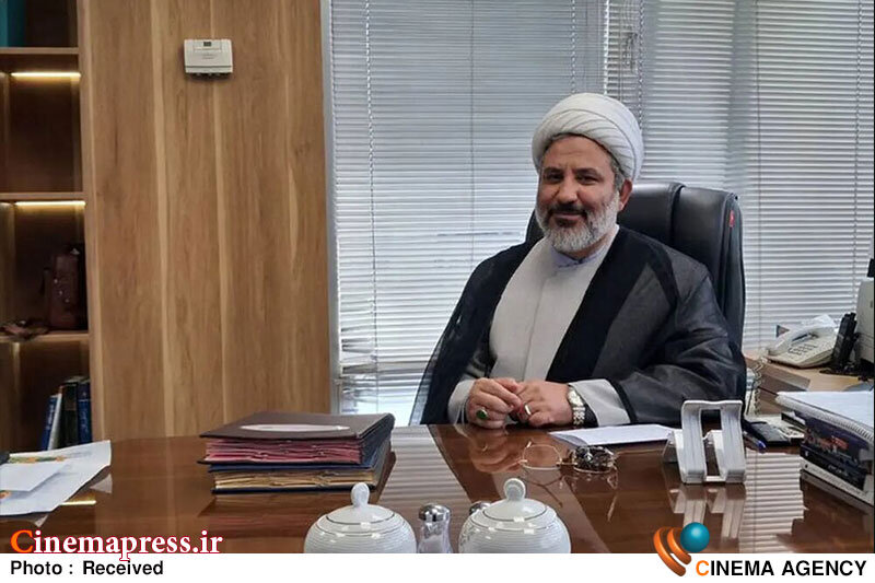 یکی از رویکردهای ما این است که مداحی «مداحانی» را که صدای آنها کمتر شنیده شده است پخش کنیم و فرصت حضور در «رسانه ملی» را برای این افراد فراهم کنیم یکی از رویکردهای ما این است که مداحی «مداحانی» را که صدای آنها کمتر شنیده شده است پخش کنیم و فرصت حضور در «رسانه ملی» را برای این افراد فراهم کنیم