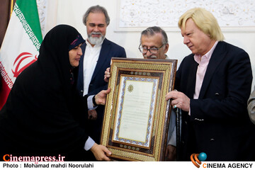 آیین بزرگداشت مقام فرهنگی هنری مرحوم استاد علی حاتمی