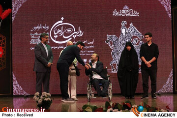 زارعی: «تئاتر اربعین» به یک «جریان فرهنگی» تبدیل شده/ «کشورهای عربی» از این تجربه بهره گرفته‌اند و مشغول «تولید آثار نمایشی» هستند