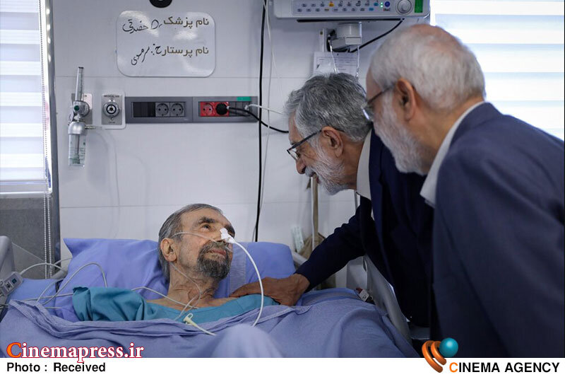 نمایندگان «امام خامنه ای» از «سیدعلی موسوی گرمارودی» عیادت کردند