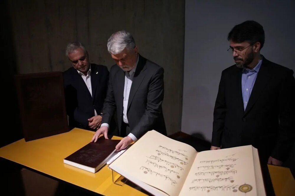 «کتابت قرآن کریم به خط استاد محمد احصایی» رونمایی شد «کتابت قرآن کریم به خط استاد محمد احصایی» رونمایی شد