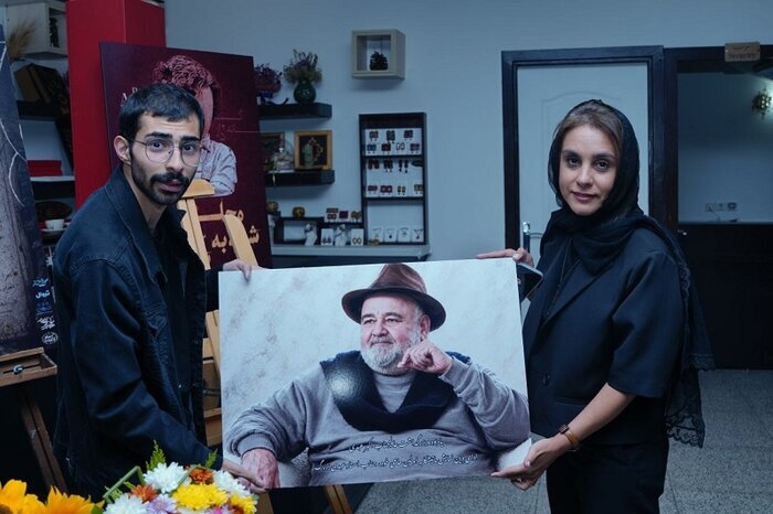وقتی از در «سنگلج» وارد شدم و عکس «اکبر عبدی» را دیدم فهمیدم که جایش بسیار خالی است