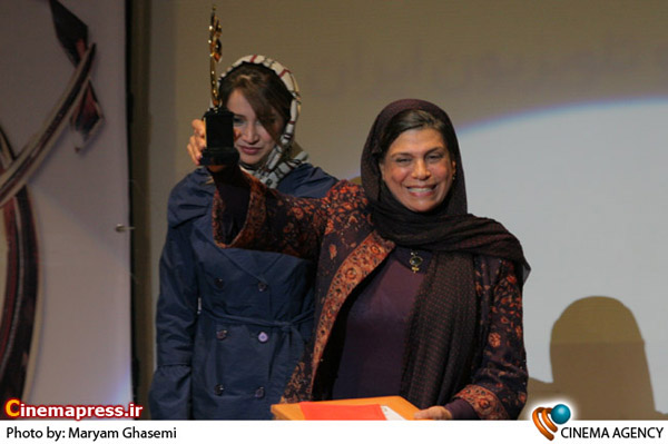 گوهر خیر اندیش به «فرات» مازیار میری پیوست تجلیل از گوهر خیر اندیش در مراسم تجلیل از پیشکسوتان فیلم کمدی سینما و تلویزیون