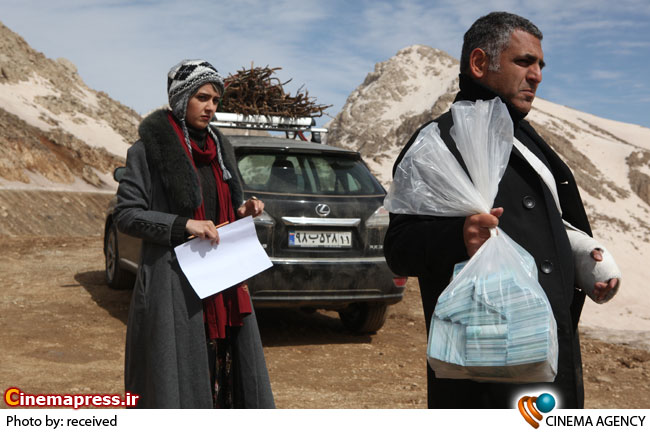 آنونس فيلم سينمايي پذيرايي ساده به کارگرداني ماني حقيقي ترانه علیدوستی و مانی حقیقی در فیلم سینمایی «یک پذیرایی ساده»