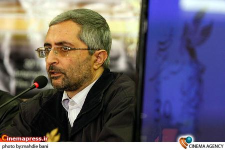 سلطان محمدی منتقد در  نشست فیلم پنجشنبه آخر ماه در سی امین جشنواره فیلم فجر