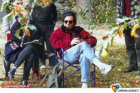 داریوش مهرجویی کارگردان سینمای ایران در پشت صحنه یکی از فیلم هایش