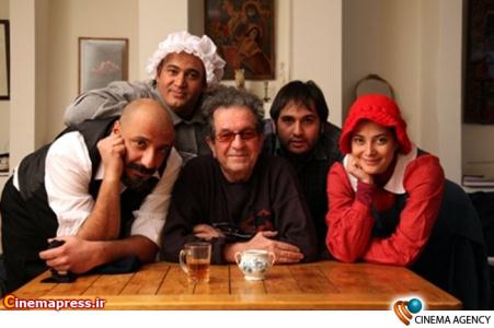 داریوش مهرجویی کارگردان سینمای ایران در پشت صحنه تئاتر درس