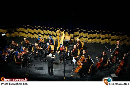 ارکستر مجلسی ارمنستان به رهبری لوریس چکناواریان