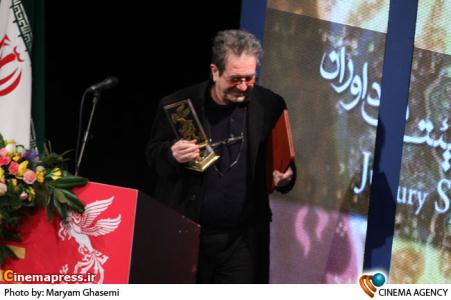 داریوش مهرجویی در مراسم اختتامیه سی امین جشنواره فیلم فجر