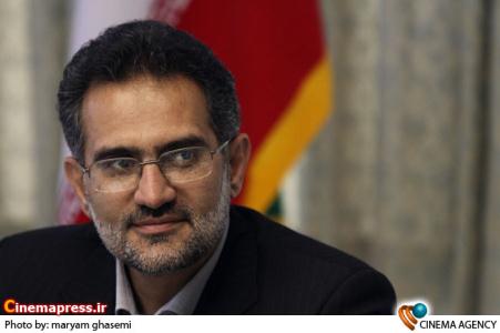 حسینی وزیر ارشاد در مراسم تقدیر از عوامل فیلم سینمایی قلاده های طلا 