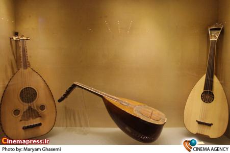 نمایی از ساز عود در موزه موسیقی ایران