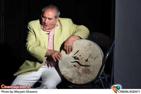 اجرای مراسم توسط عباس شیر خدا در مراسم افتتاح خانه نمایش شماره دو