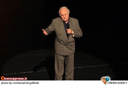 دامنه «هنر» وسیع است/ توصیه من به «جوانان» این است که سخت‌کوش باشند و از استمرار در کار و تجربه کردن خسته و دلزده نشوند